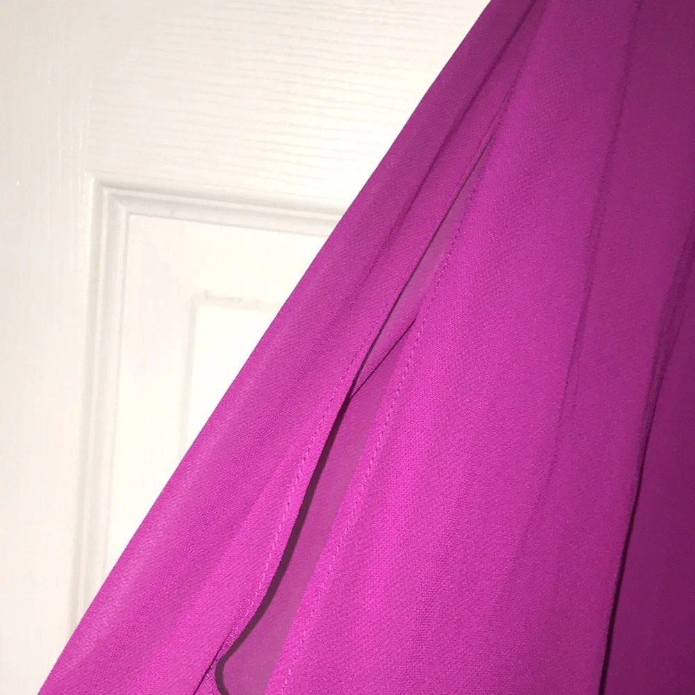 Beautiful Sheer/Solid Blouse - Picture 3 of 6